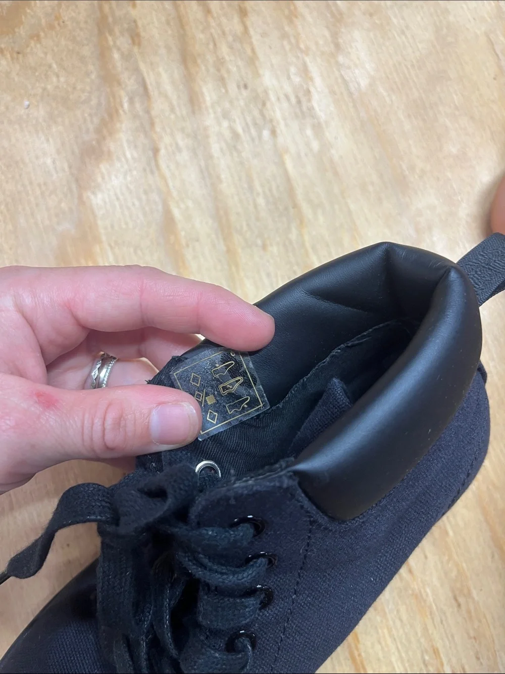 Dr marten high top sneakers Maelly NEW size 7 L